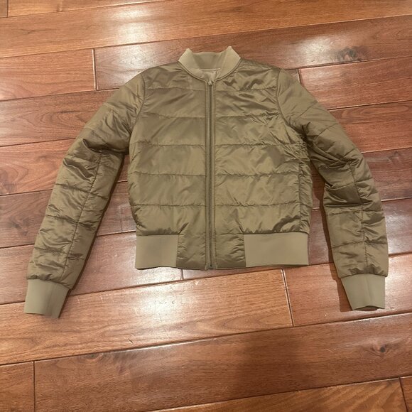 Lululemon REVERSIBLE tan, goldish jacket size 4 - Picture 3 of 7